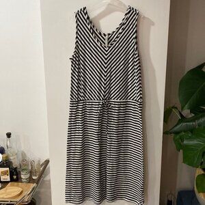 HANNA ANDERSSON black white stripe stretch chevron dress tie waist s